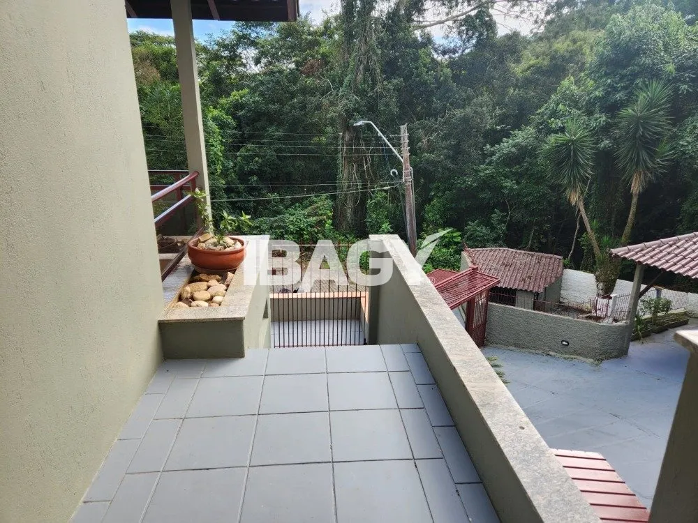 Rental house with 4 bedrooms and 2 en-suites — photo 17