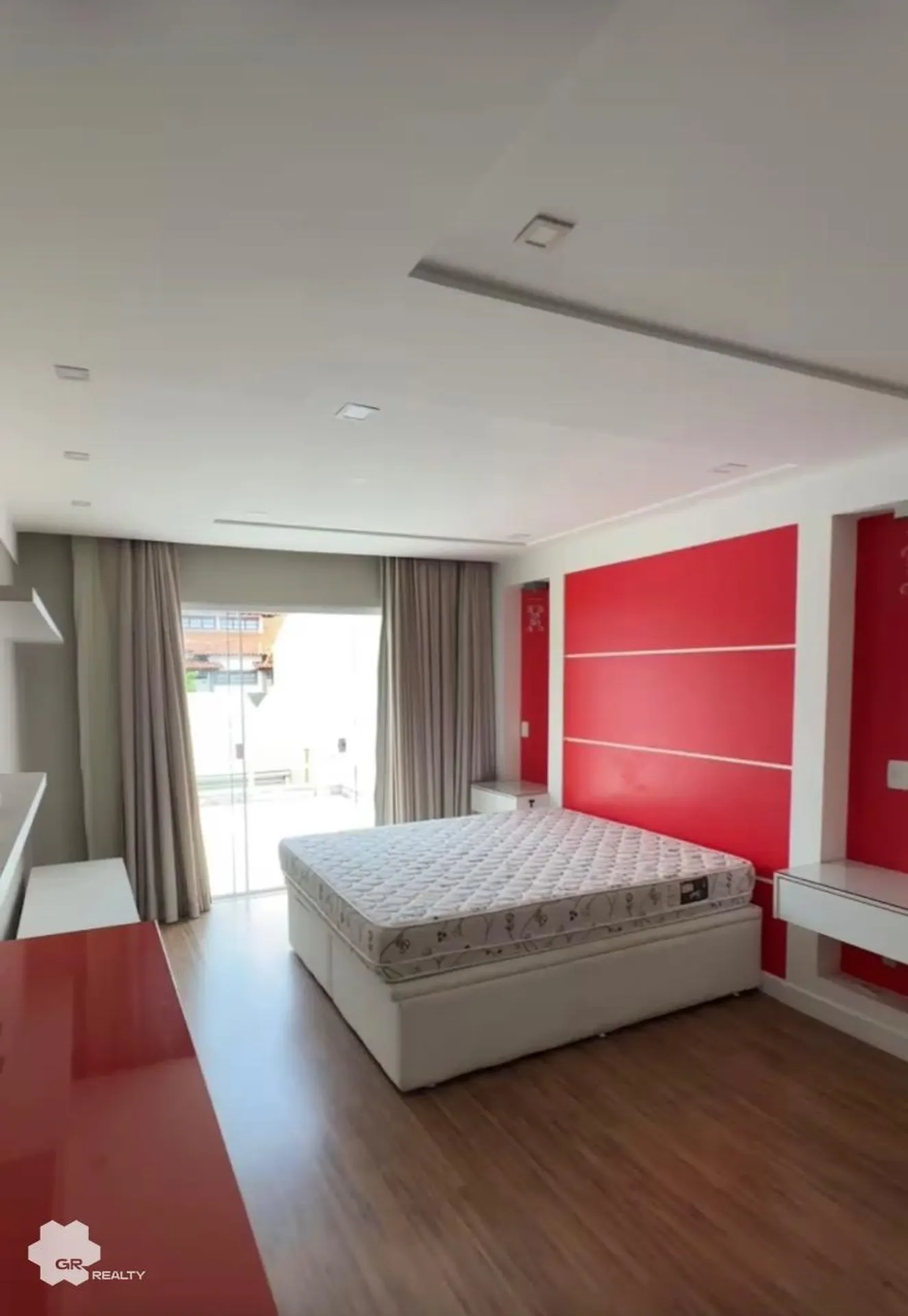 House with 6 en-suite bedrooms and 468 m² of space — photo 28