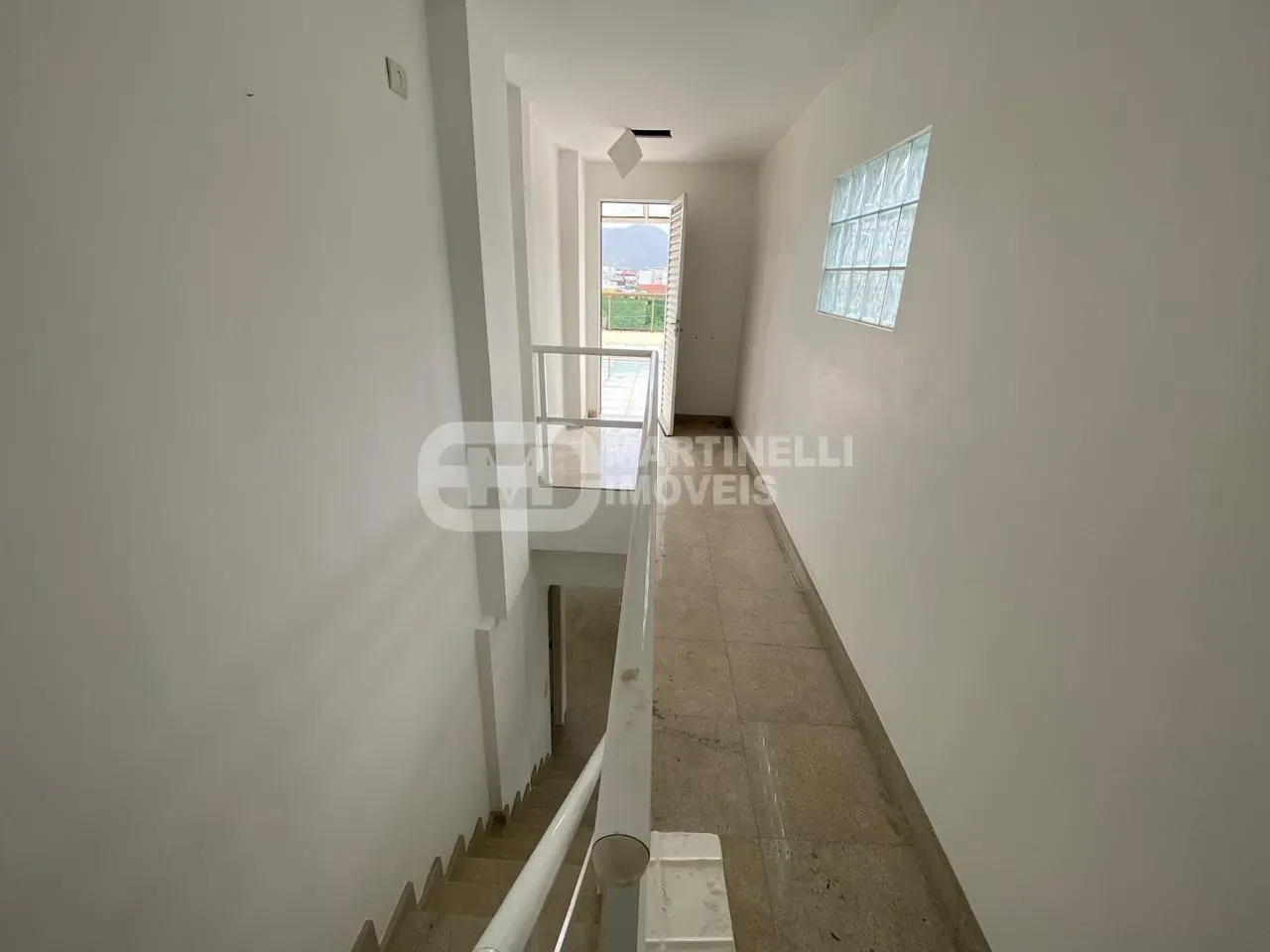 Unfurnished apartment with 3 bedrooms and 5 bathrooms — photo 27