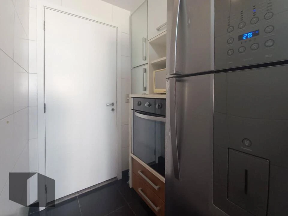 Furnished 3-bedroom apartment with 3 baths and balcony — photo 23