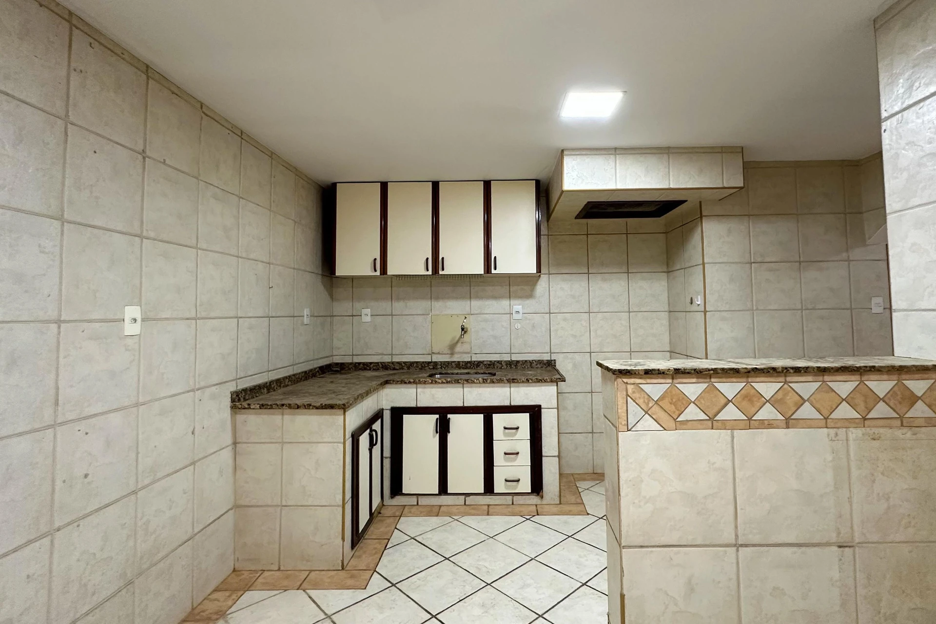 Unfurnished apartment with 3 bedrooms and 4 bathrooms — photo 3