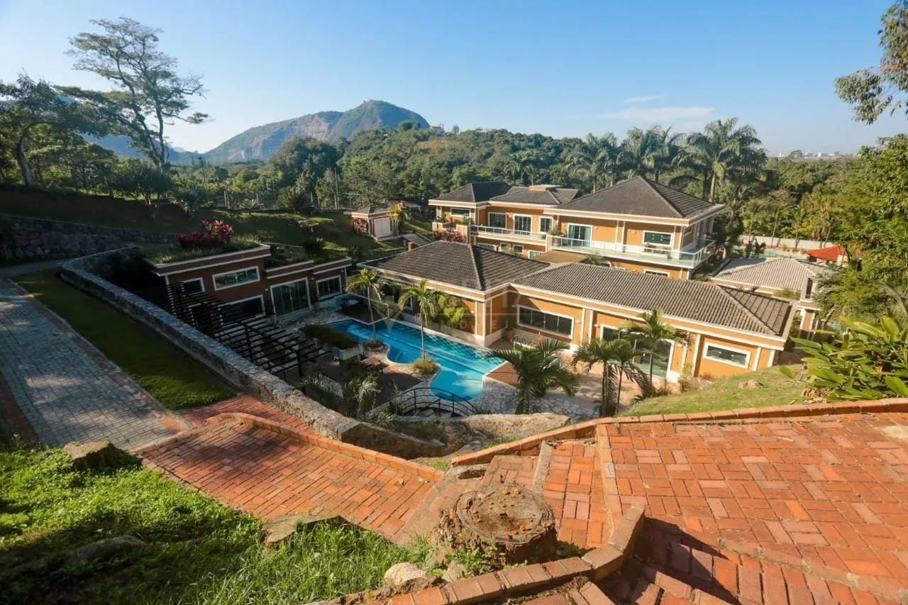 Furnished house with 5 bedrooms and 5 bathrooms, 3200 m² — photo 19