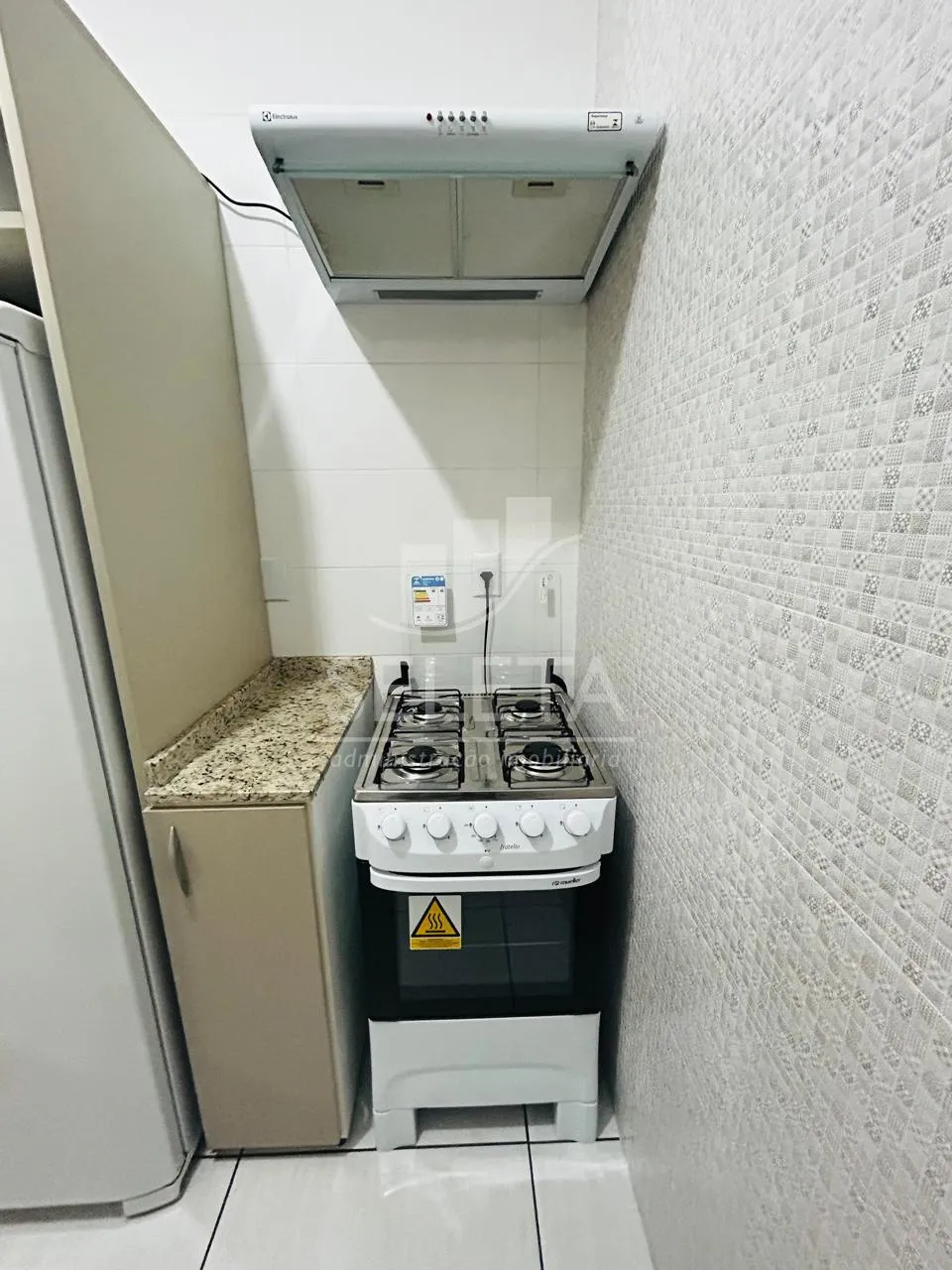Furnished 1-bedroom apartment with parking and open kitchen — photo 3