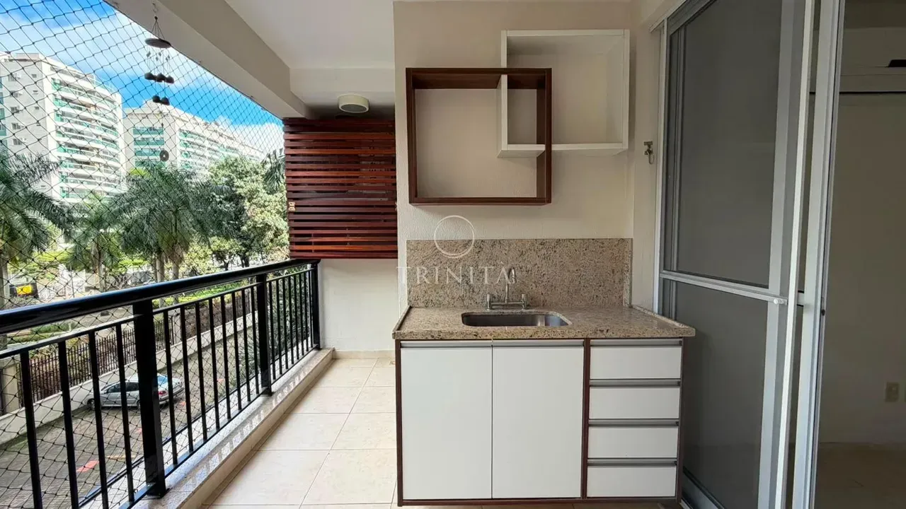 Furnished 2-bedroom apartment with en-suite and parking — photo 31