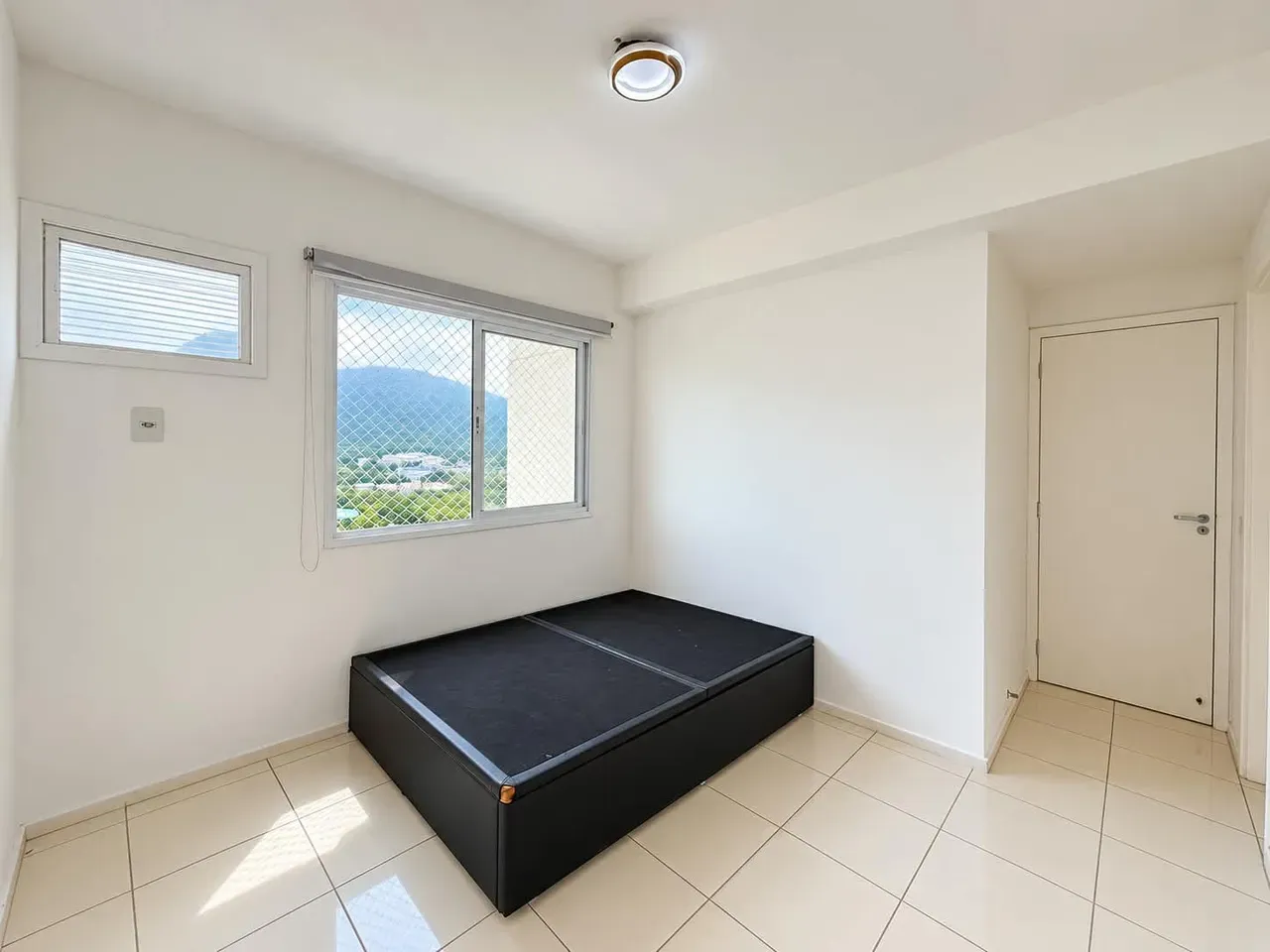 2-bedroom apartment with a mountain view — photo 15