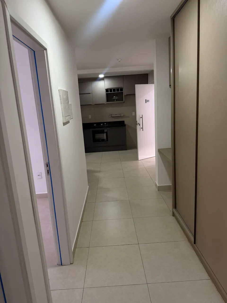 Balcony with a grill in a 2-bedroom apartment, 110 m² — photo 12