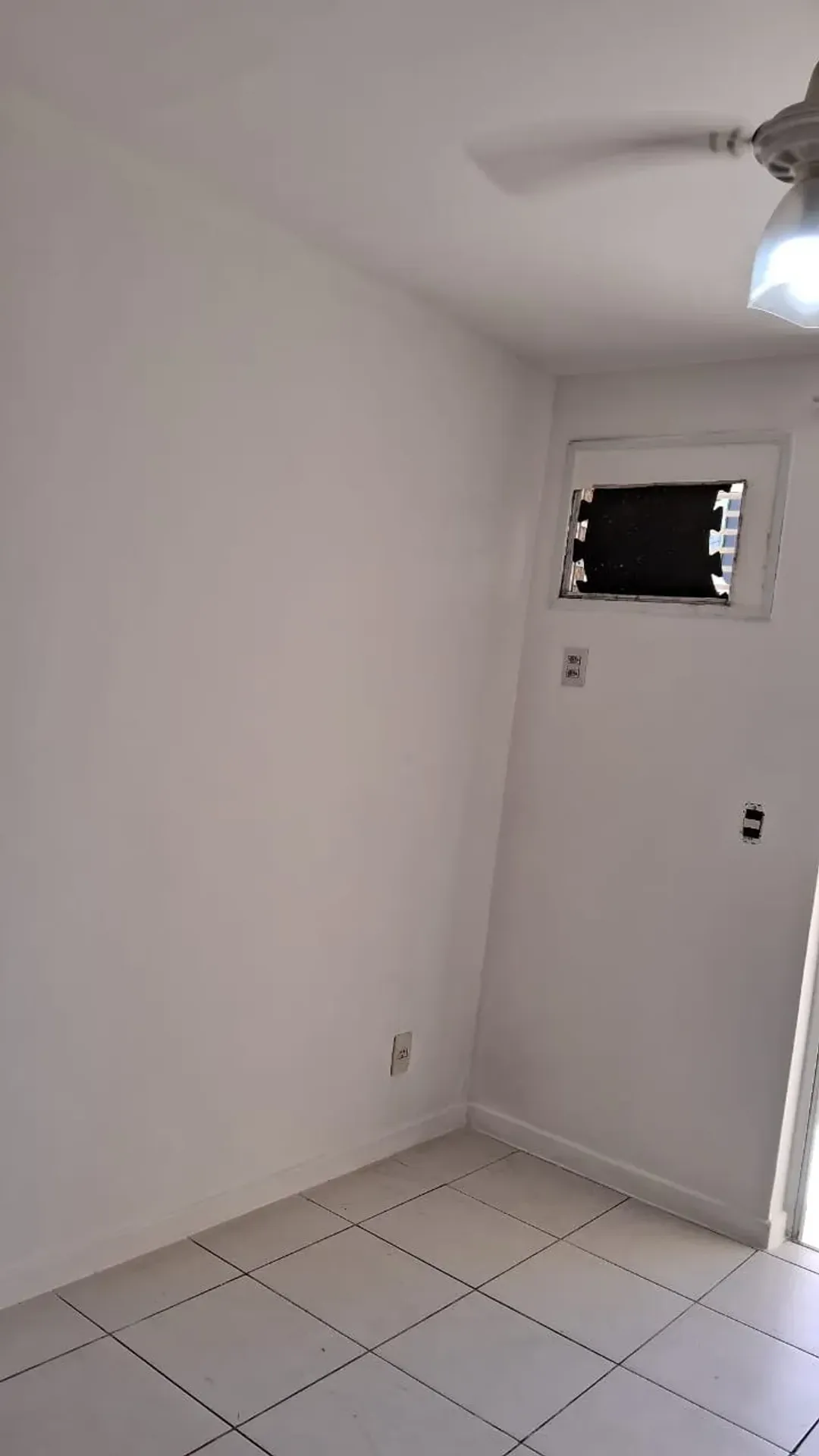 One-bedroom apartment in a building with a coworking space — photo 13