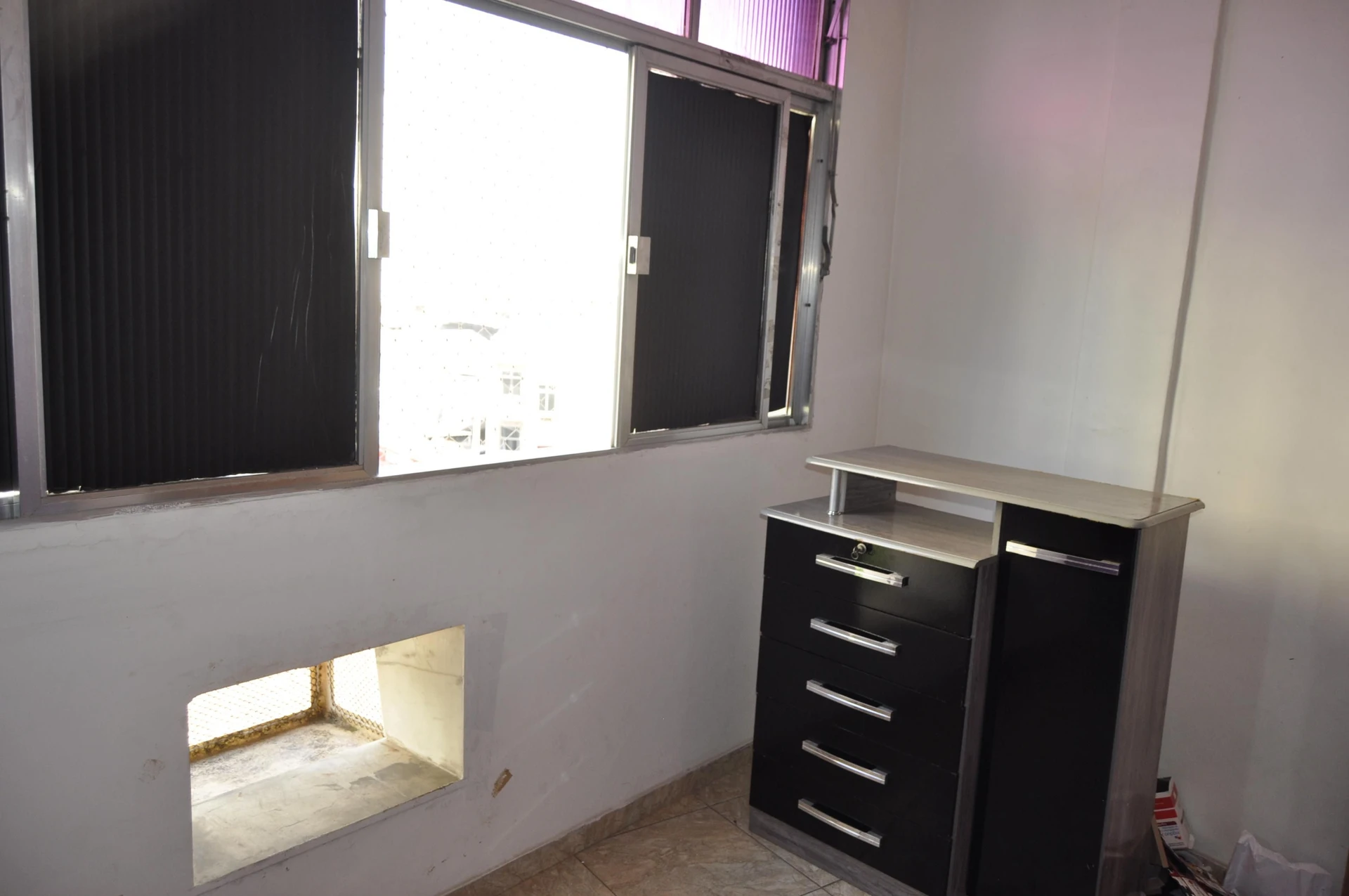 Unfurnished 2-bedroom apartment with a balcony — photo 25