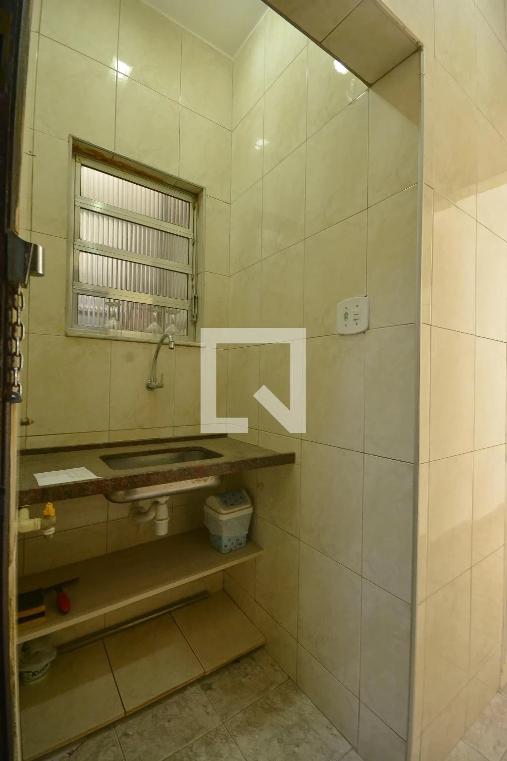 Apartamento sem mobília com vista da janela e 1 quarto — photo 14