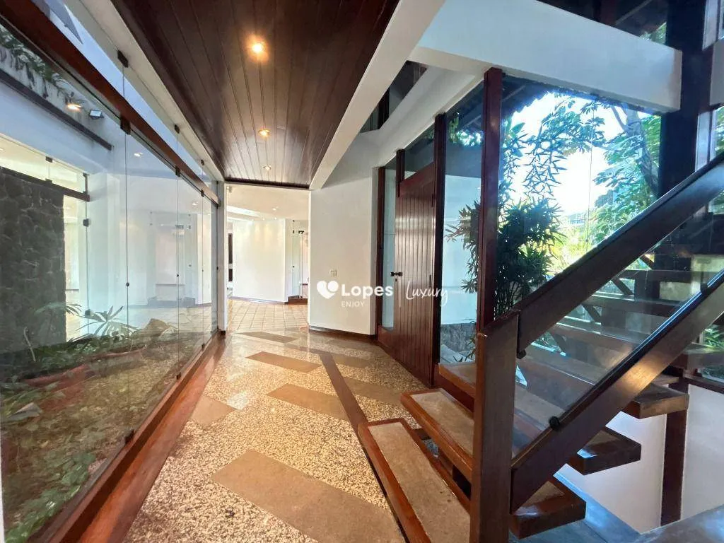 House with 5 en-suite bedrooms and an open gas kitchen — photo 16