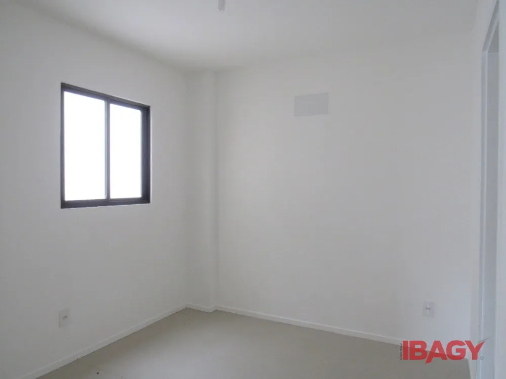 Unfurnished 1-bedroom apartment with 54 m² — photo 3