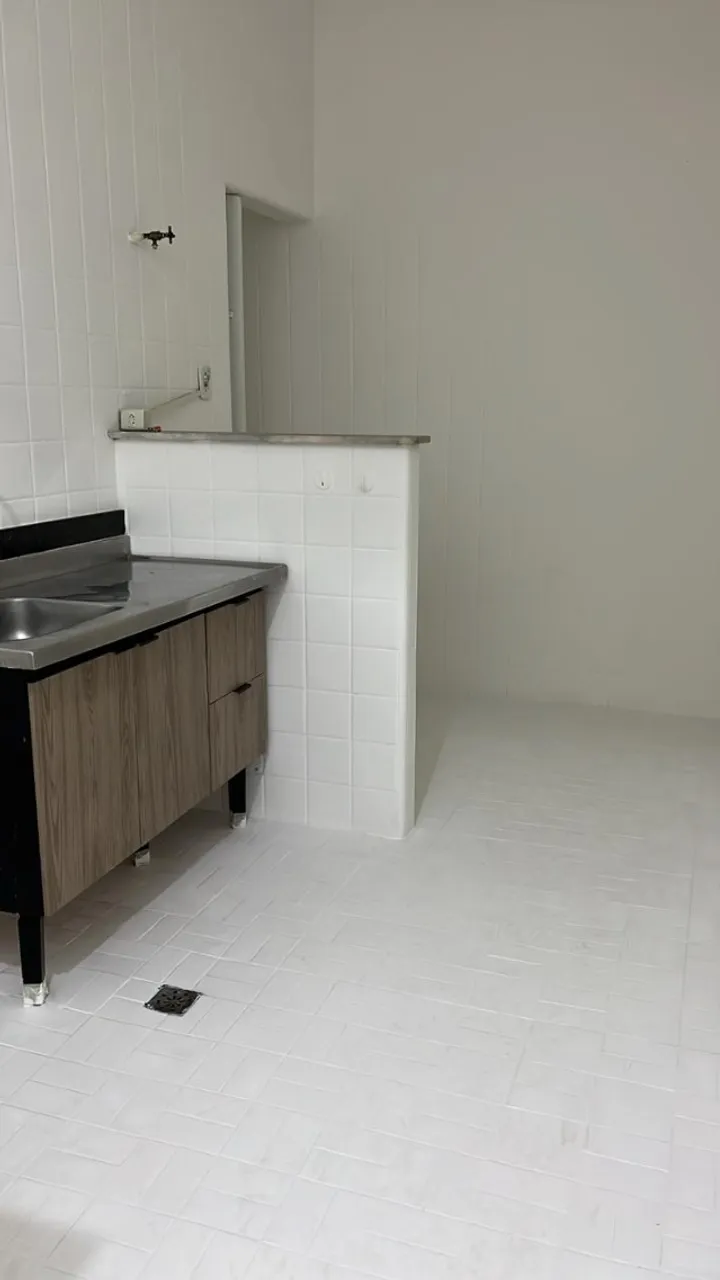 Apartamento sem mobília com 4 quartos e cozinha separada — photo 3