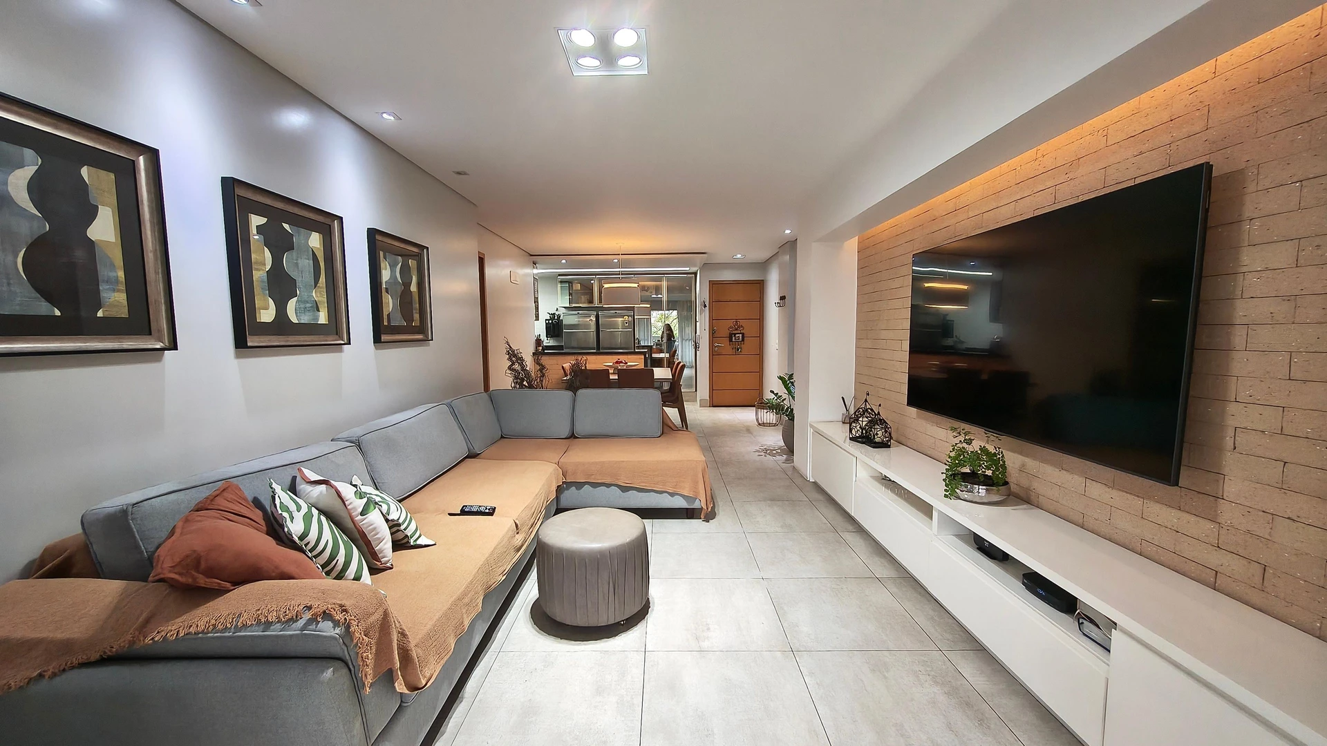Furnished apartment, 160 m², with a glass-enclosed balcony — photo 6