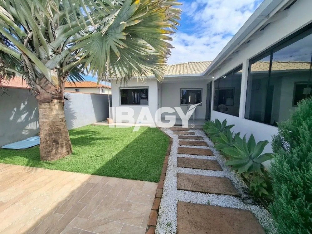 3-bedroom house with a private pool — photo 6
