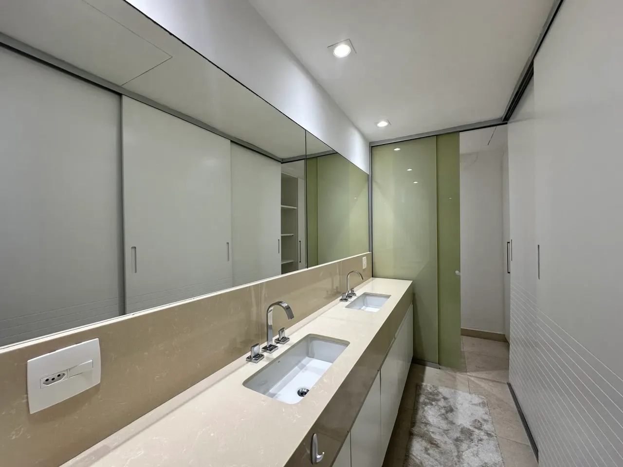 Furnished 1-bedroom apartment with 2 bathrooms and 2 parking — photo 14