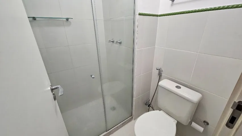 Квартира з 2 спальнями та дерев'яною підлогою або ламінатом — photo 3