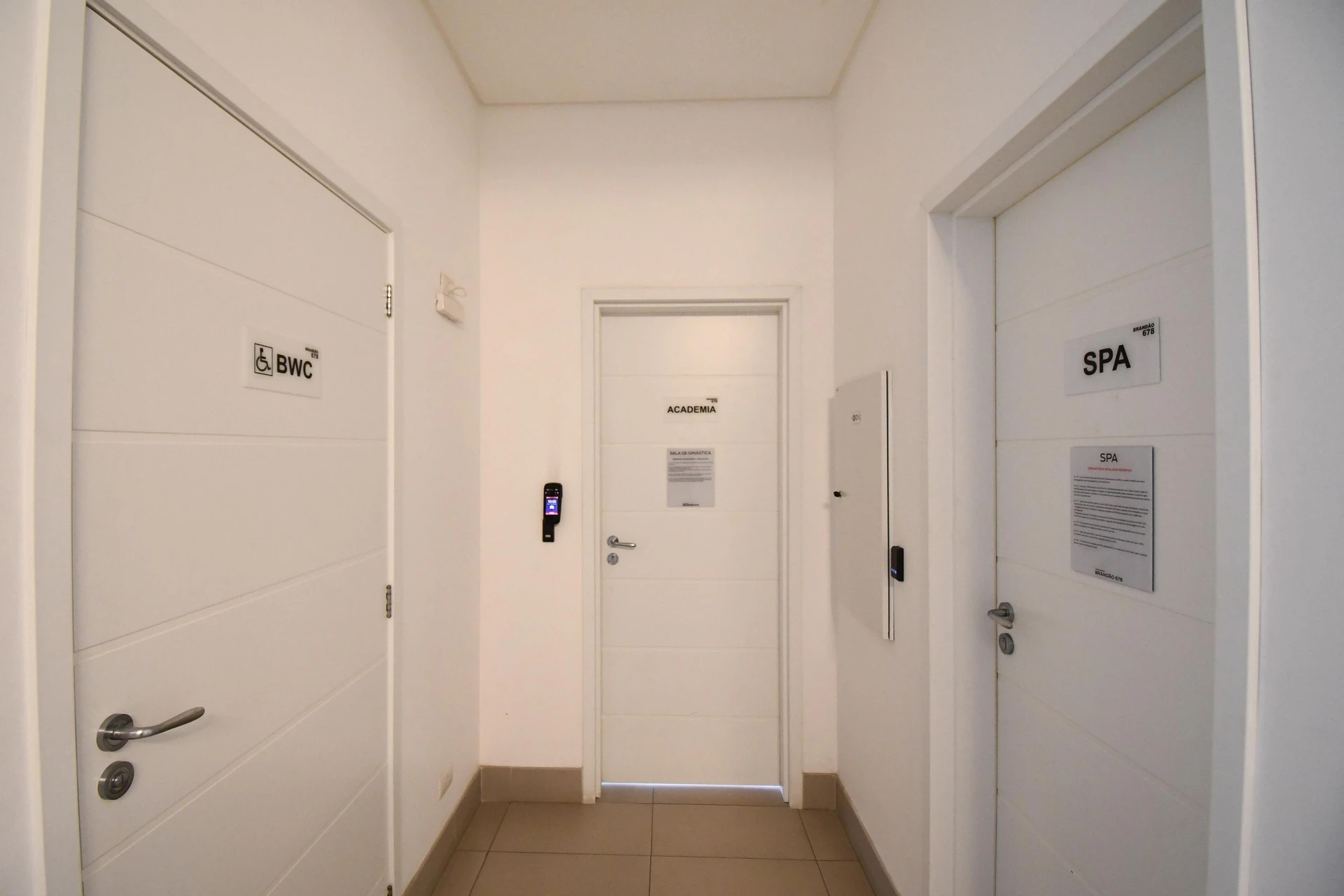 3-bedroom apartment in a building with a gym — photo 37