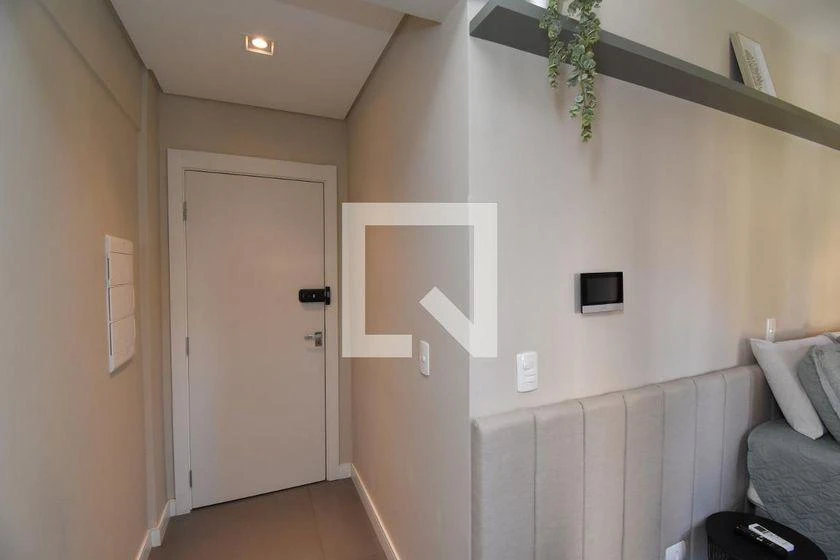 Furnished 1-bedroom apartment with enclosed balcony — photo 14