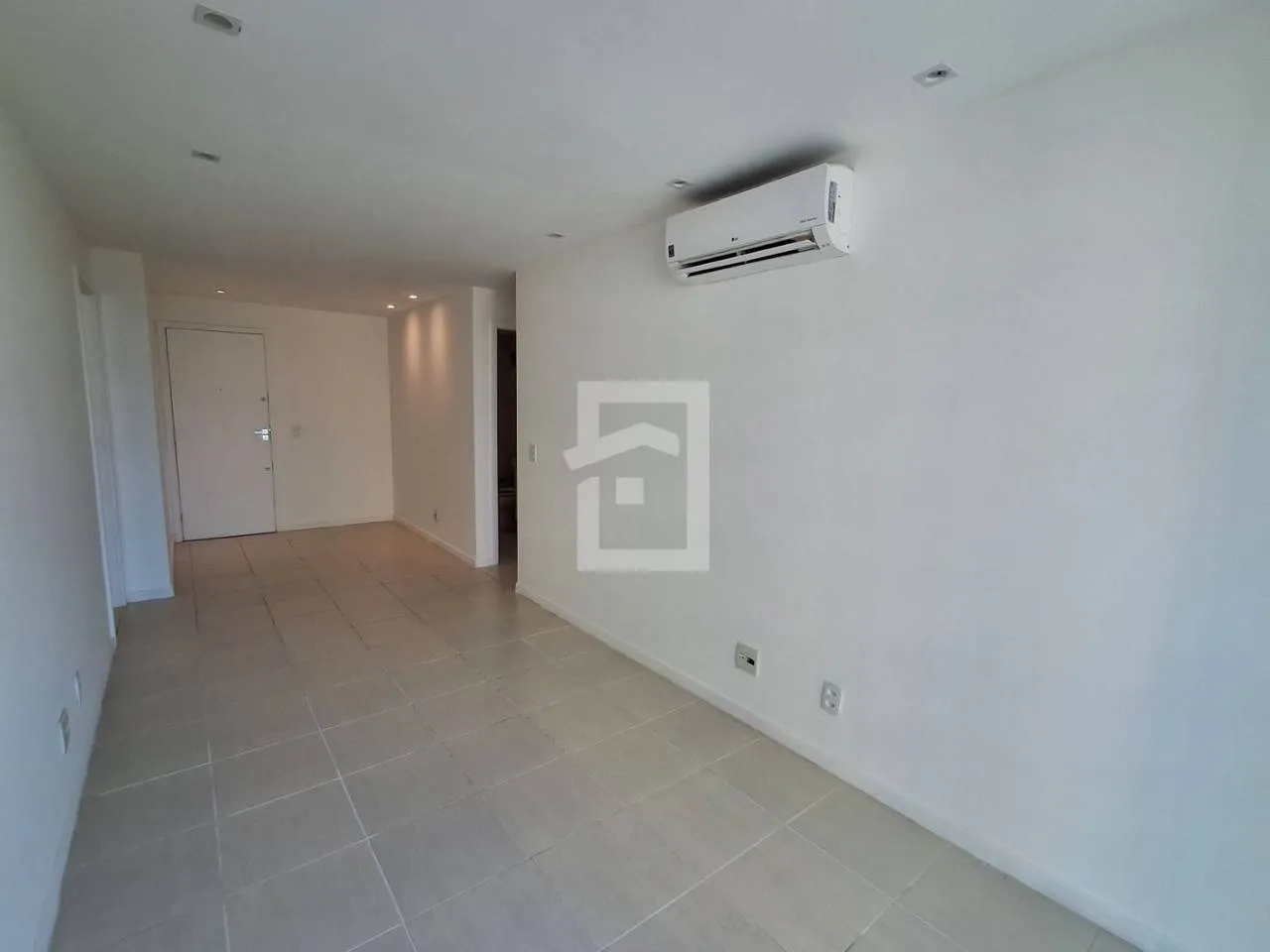 Glass-enclosed balcony in a 2-bedroom apartment, 64 m² — photo 9