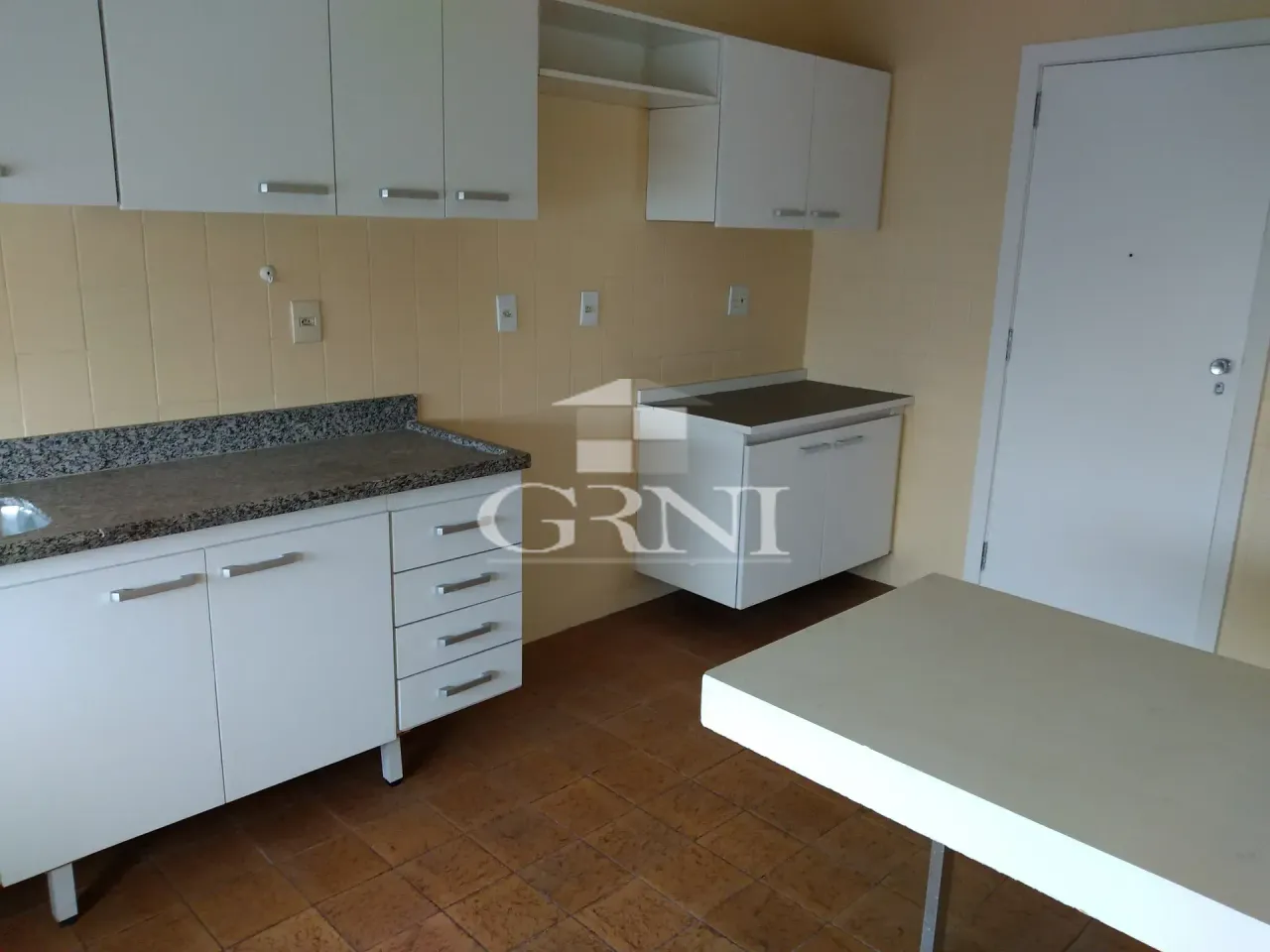 Apartamento sem mobília com 2 quartos e varanda — photo 6