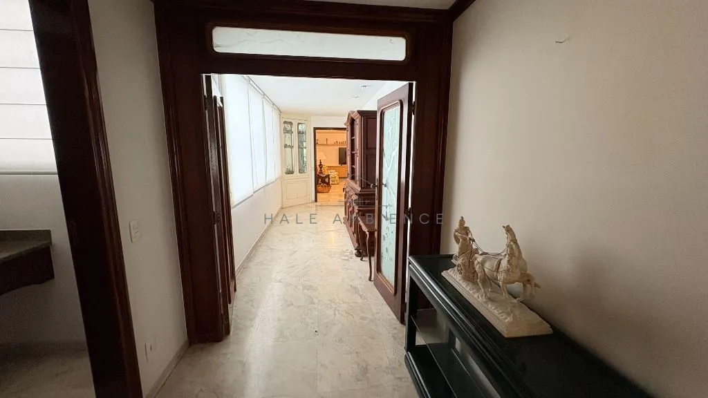 4-bedroom apartment with 4 bathrooms and 350 m² — photo 3