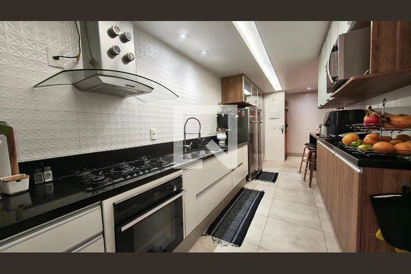 Furnished apartment, 160 m², with a glass-enclosed balcony — photo 33
