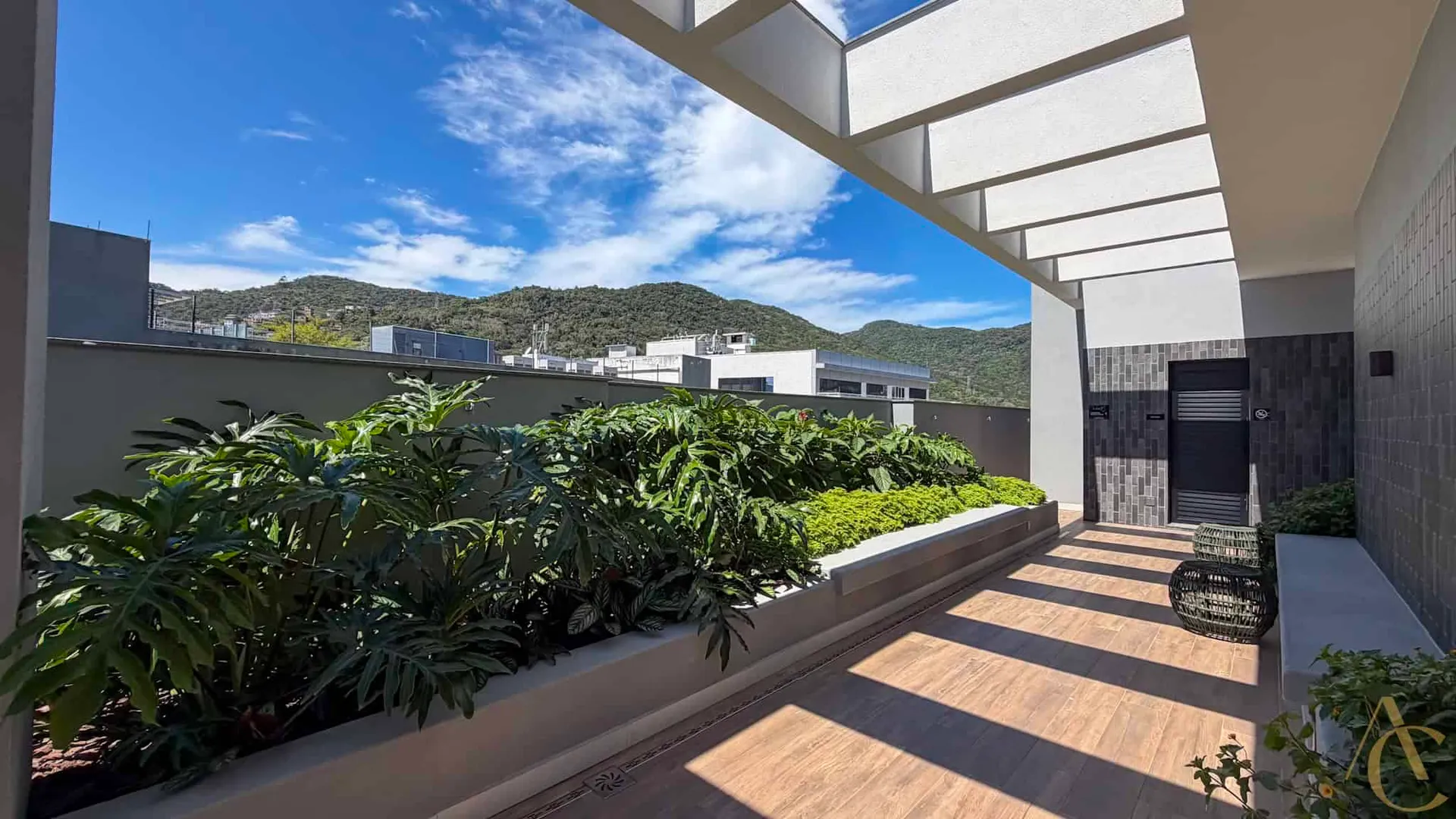 Glass-enclosed balcony in a 2-bedroom apartment, 69 m² — photo 72