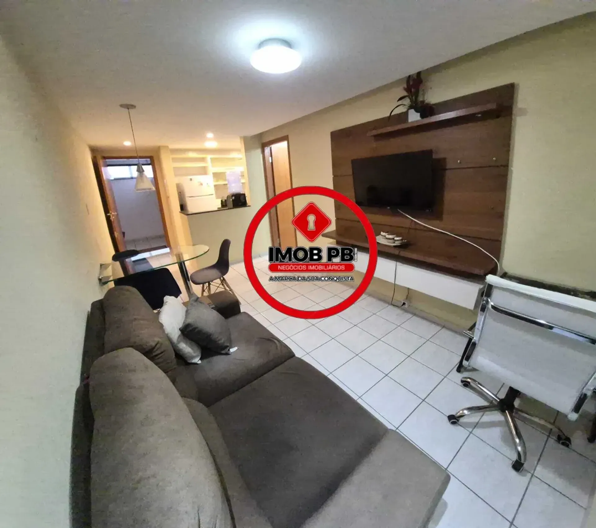 Квартира 40 м² з 1 спальнею та кухнею, об’єднаною з вітальнею