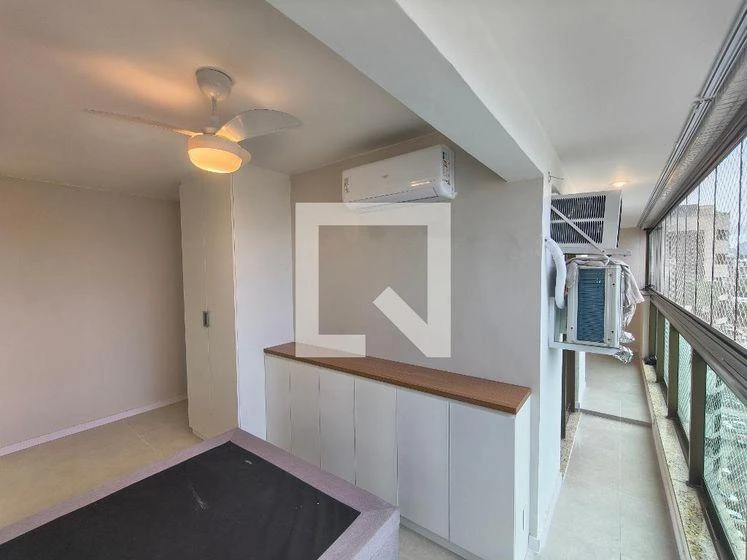 3-bedroom apartment with a glass-enclosed balcony — photo 15