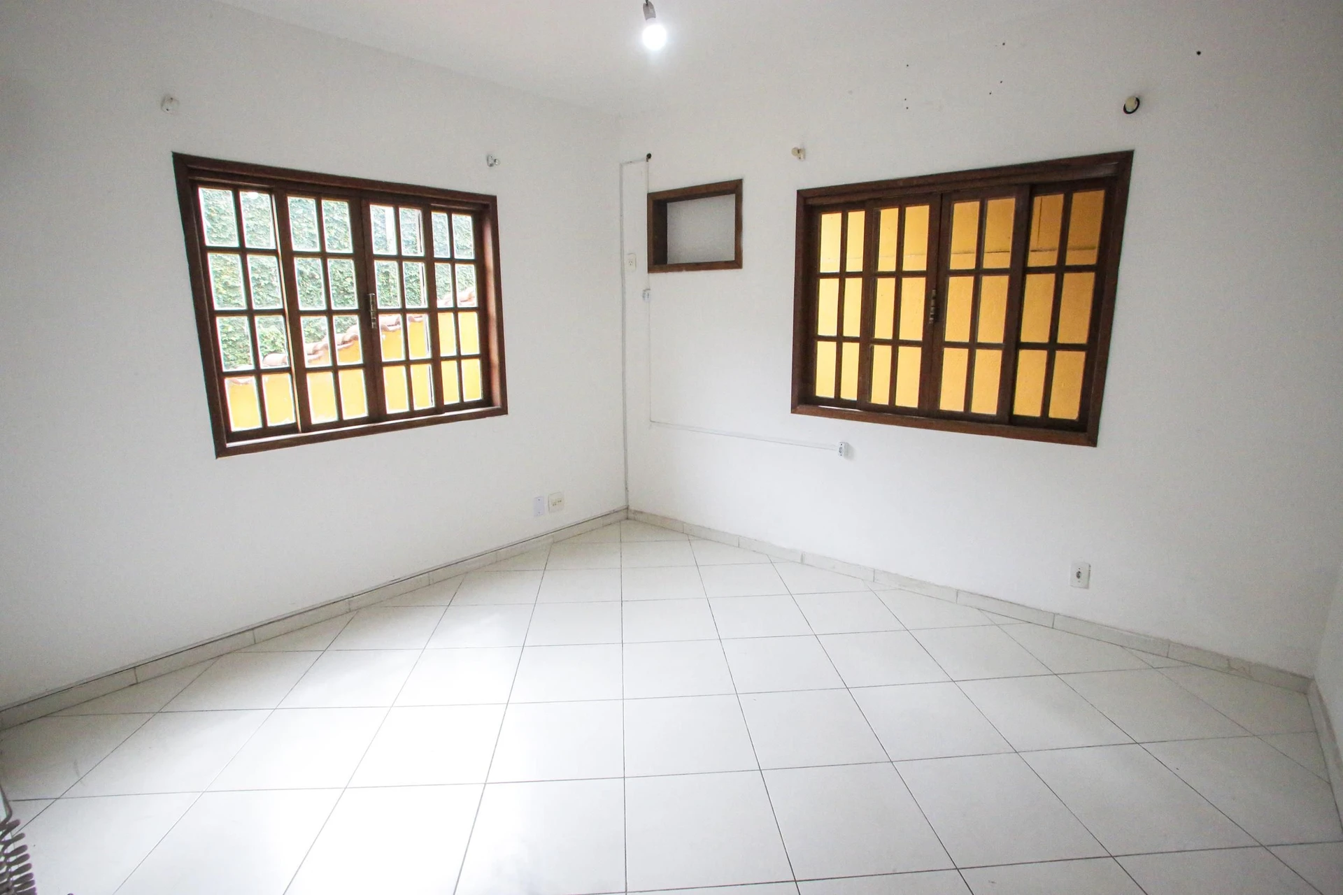 4-bedroom house with a bathtub in Rio de Janeiro — photo 17
