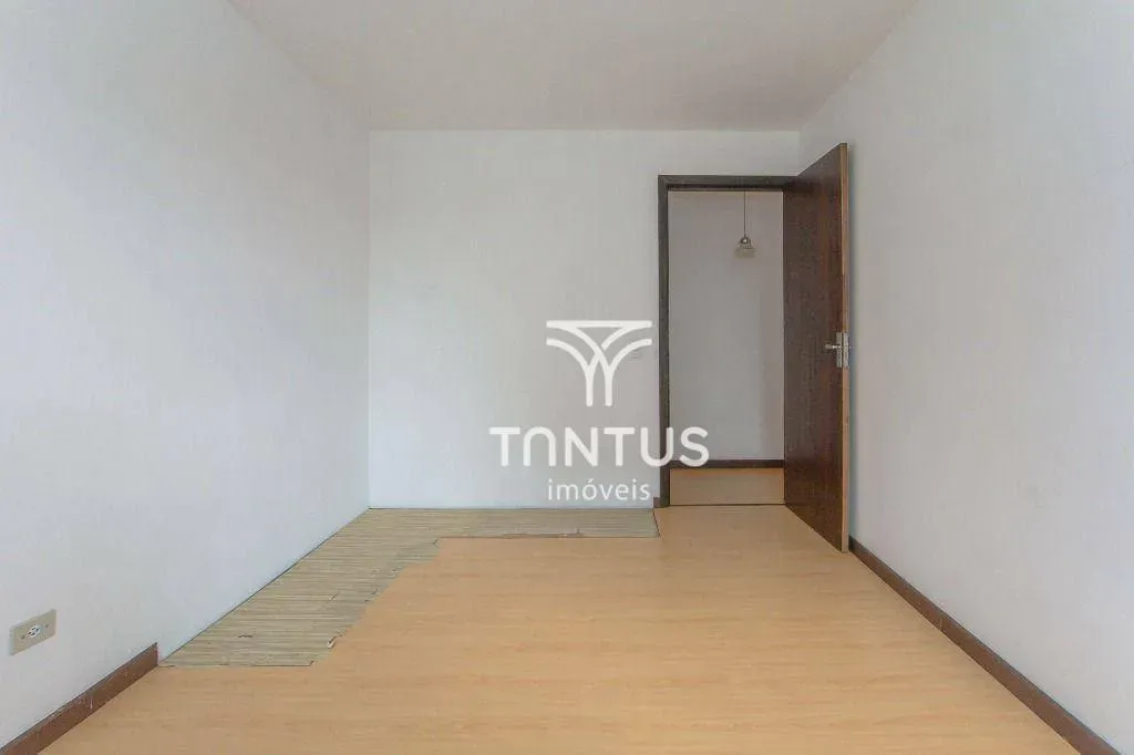 Wood or laminate floors in a 2-bedroom apartment, 66 m² — photo 47