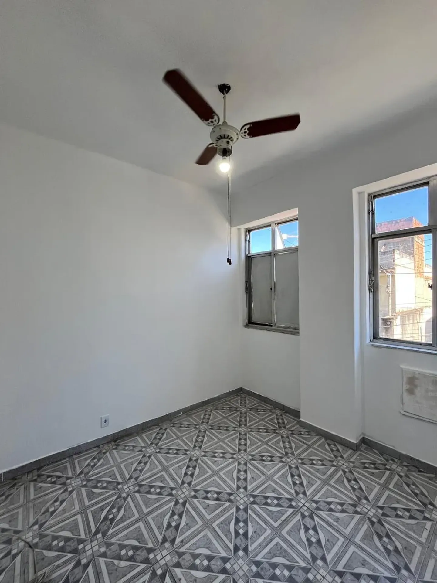 2-bedroom apartment with a closed kitchen and gas stove