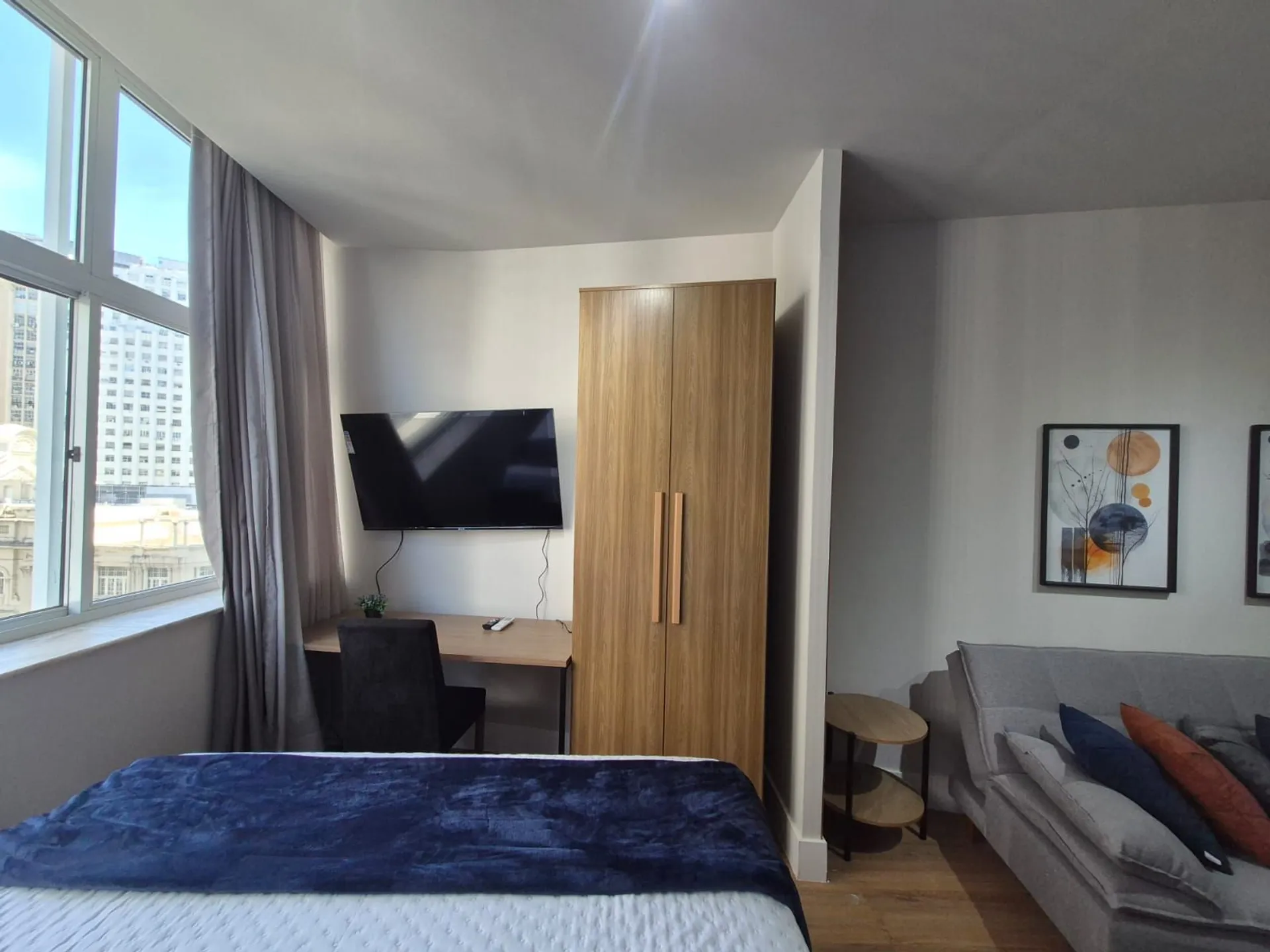 Furnished 1-bedroom apartment with open-plan kitchen — photo 15