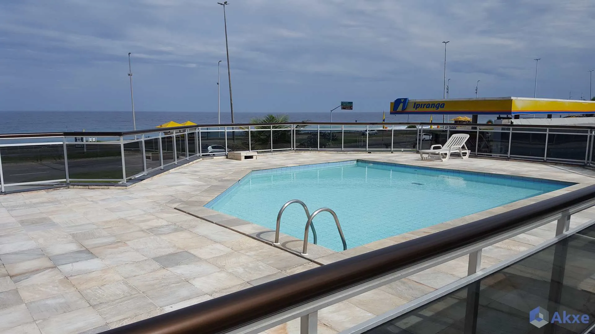 Apartment on the 13th floor with a water view — photo 14