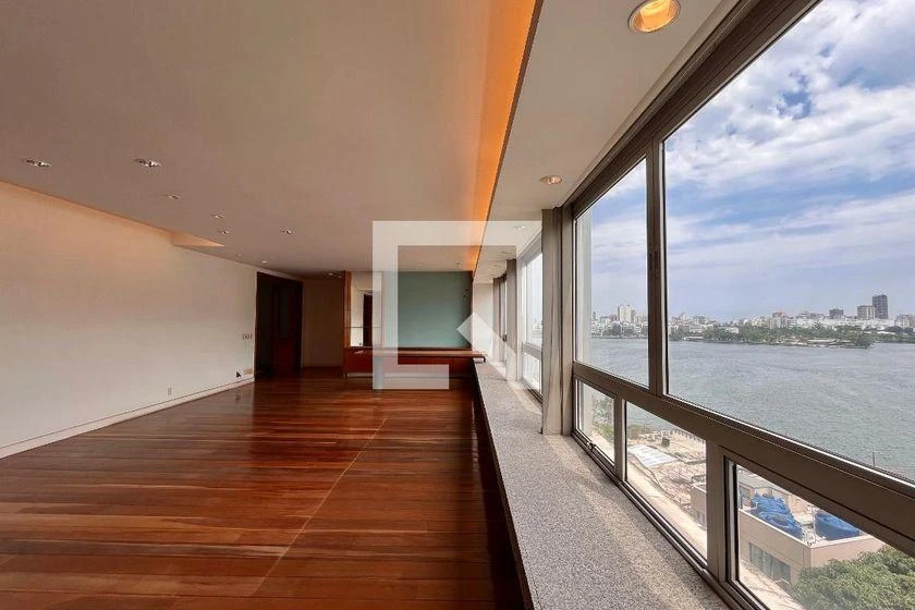 3-bedroom apartment with a water view in Rio de Janeiro — photo 8