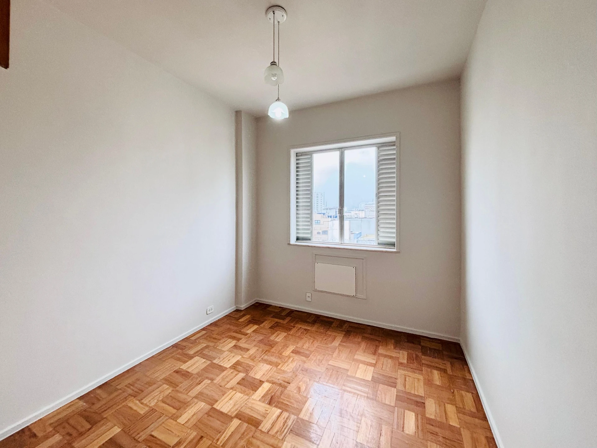 Apartment, 92 m², with wood or laminate floors — photo 4