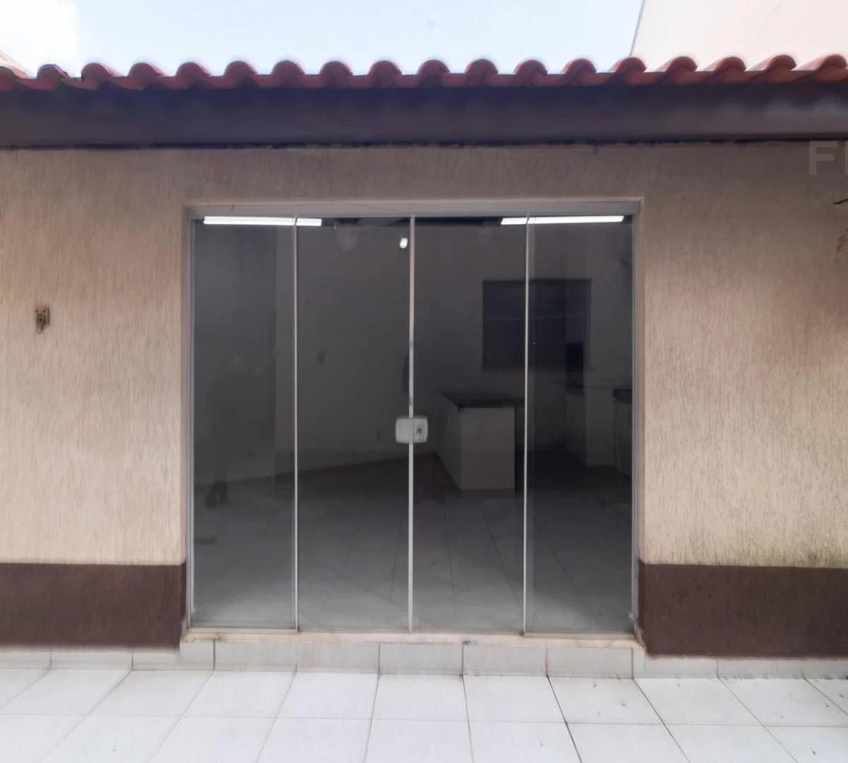 4-bedroom house with a bathtub in Curitiba — photo 8