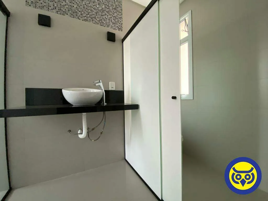 3-bedroom house with a water view — photo 5