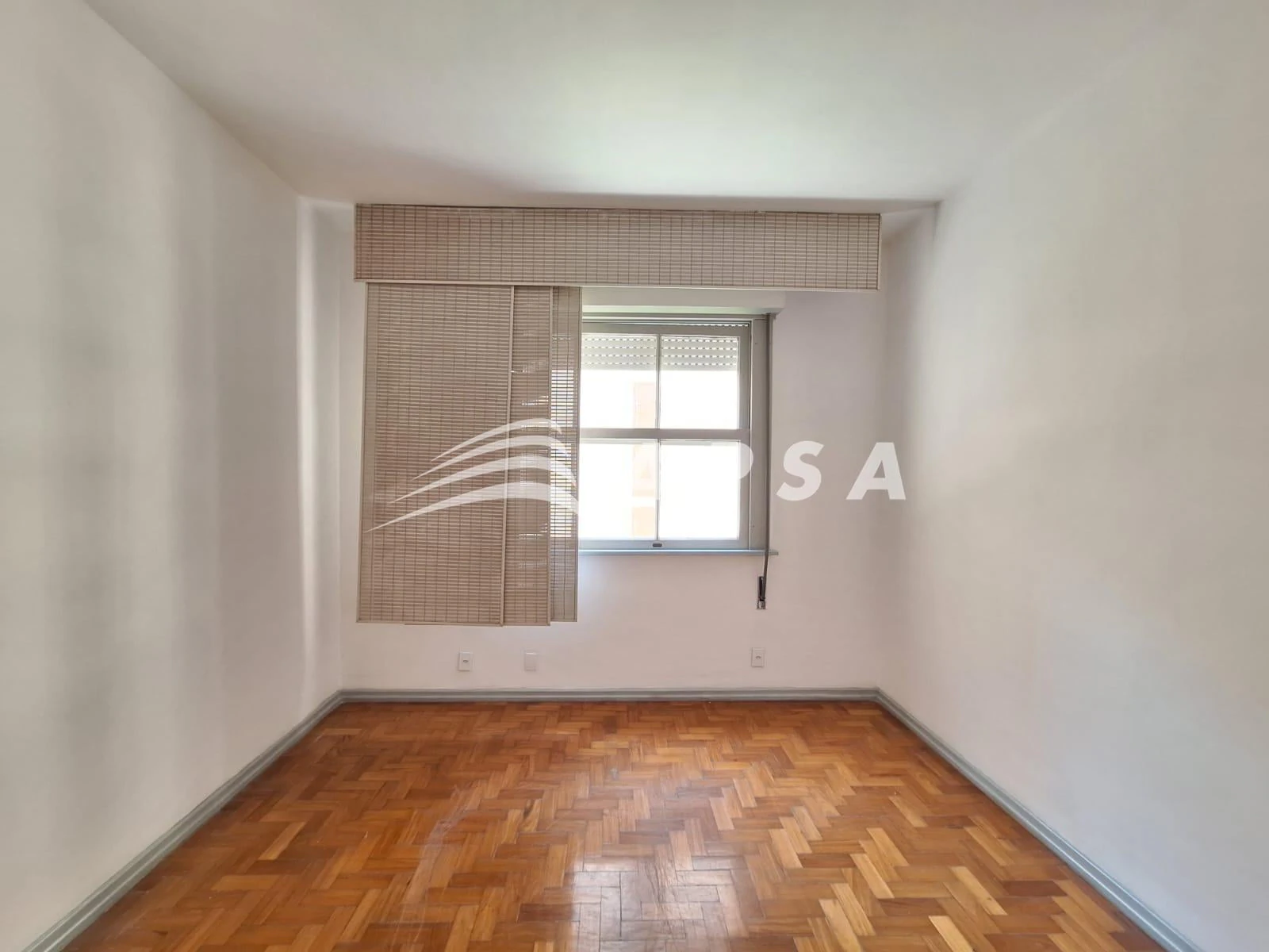 Apartment, 82 m², with wood or laminate floors — photo 3