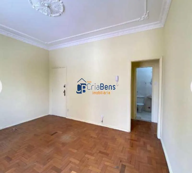 Wood or laminate floors in a 2-bedroom apartment, 60 m² — photo 6