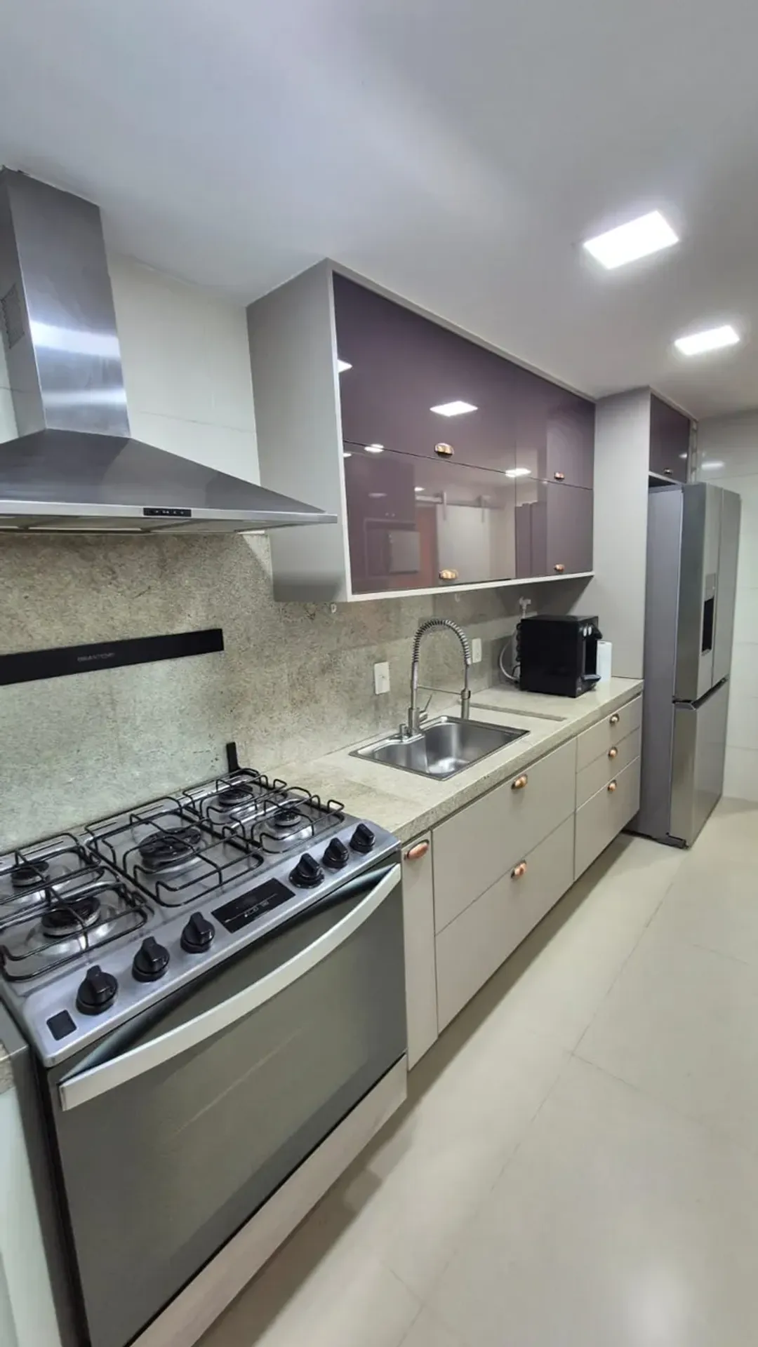 Apartment with 3 bedrooms and modern open-plan kitchen — photo 33