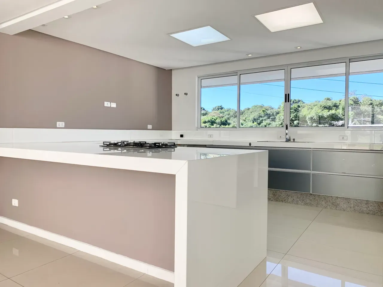 Unfurnished house with open-plan gas kitchen — photo 8