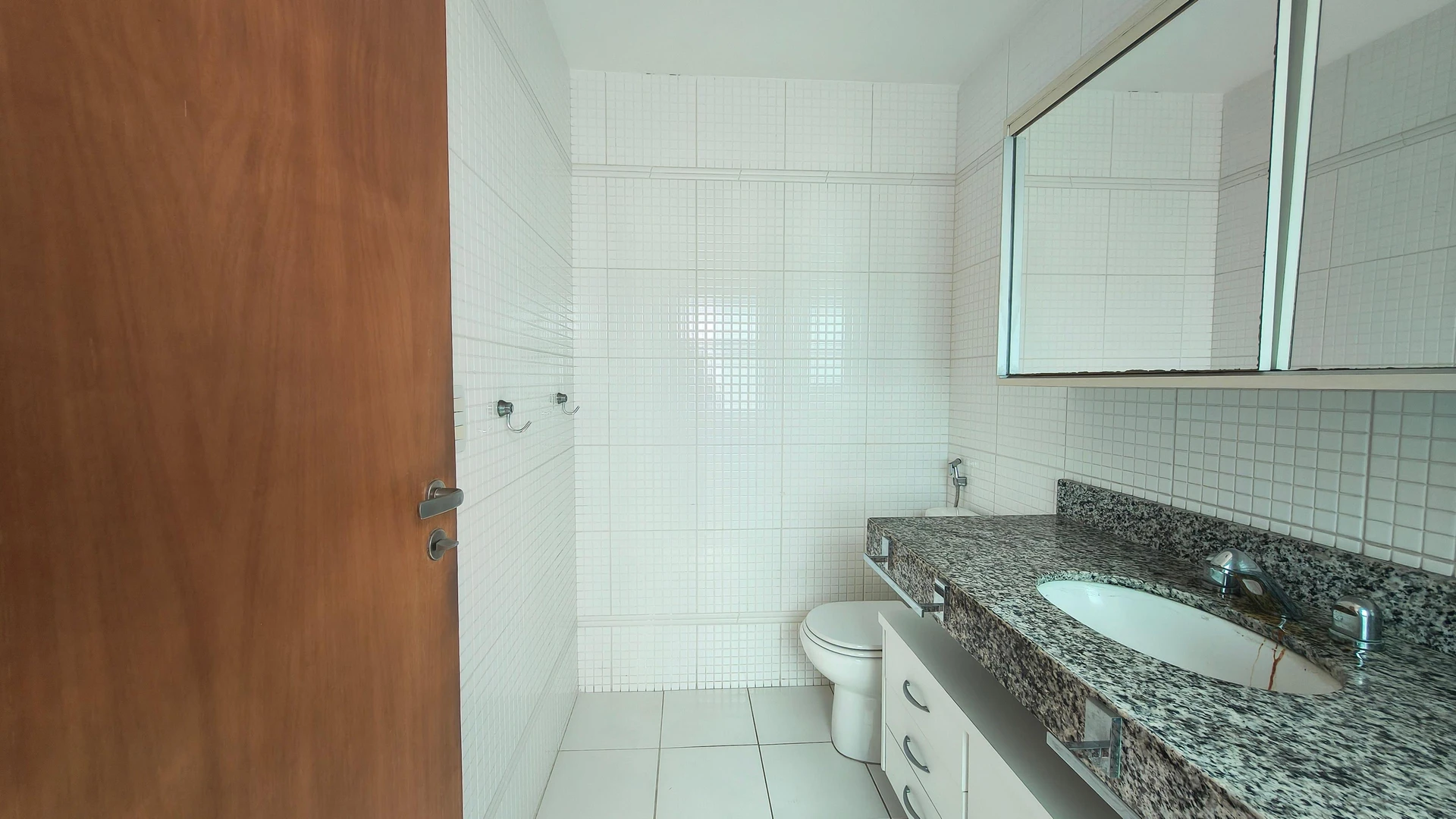 Apartamento com 3 suítes e fogão a gás na cozinha — photo 14