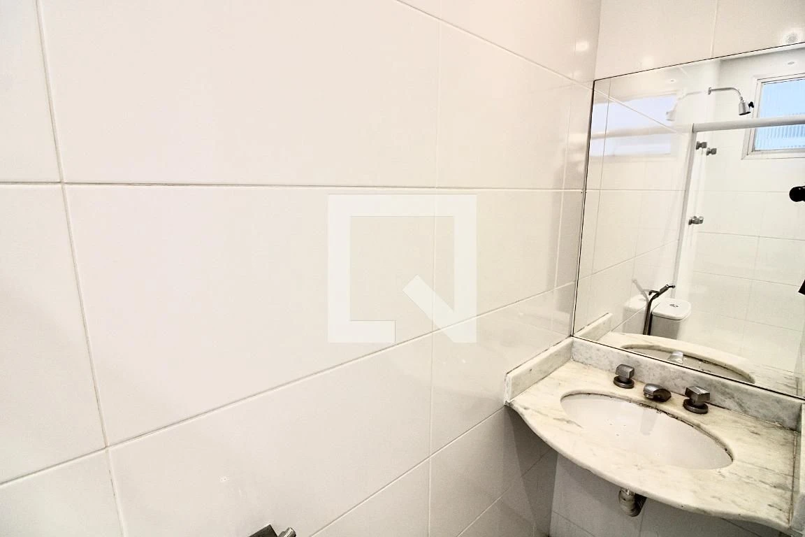 3-bedroom apartment, 1 with its own bathroom, 200 m² — photo 38