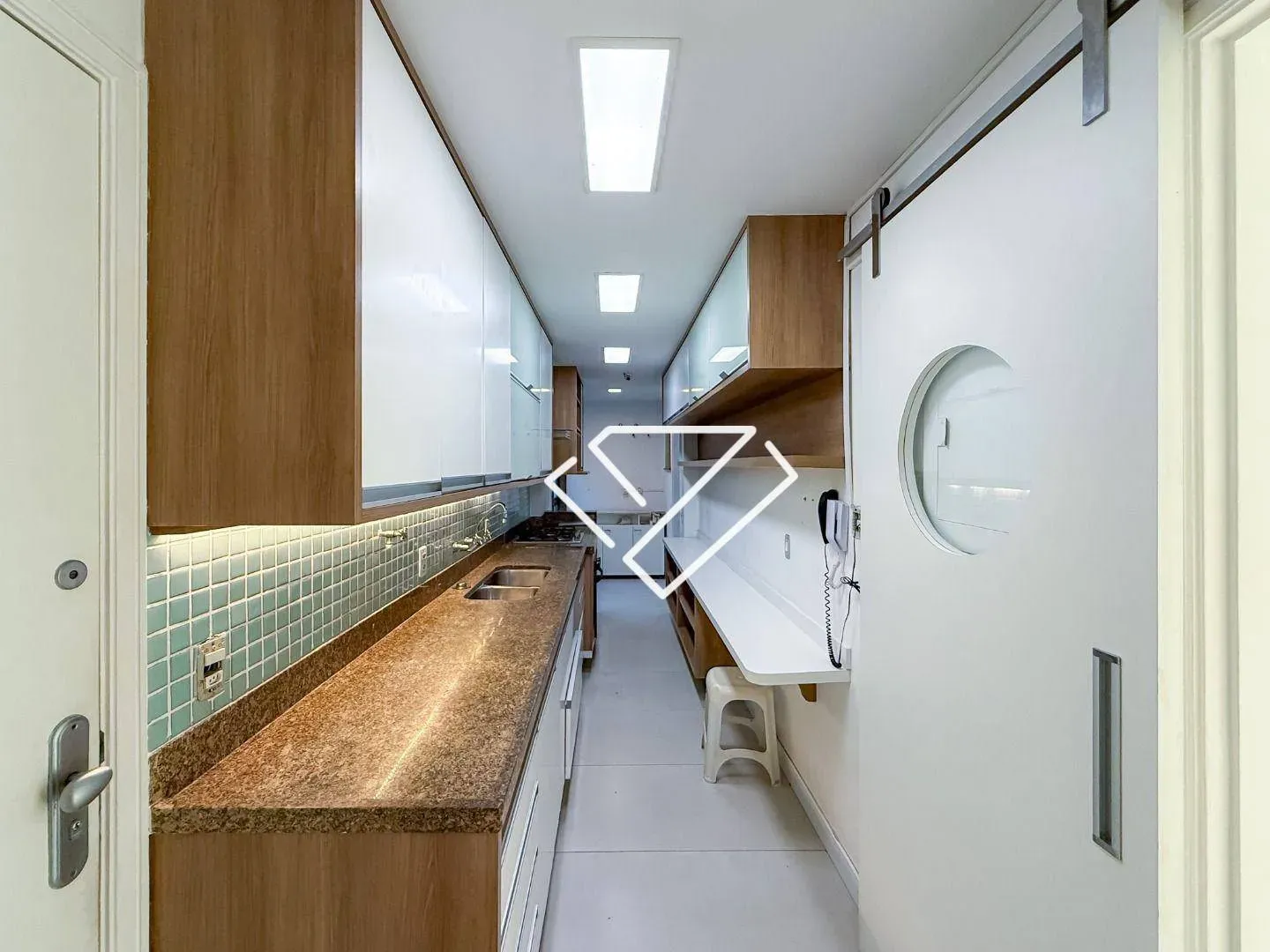 Apartamento com 4 quartos, 3 banheiros e varanda fechada — photo 26