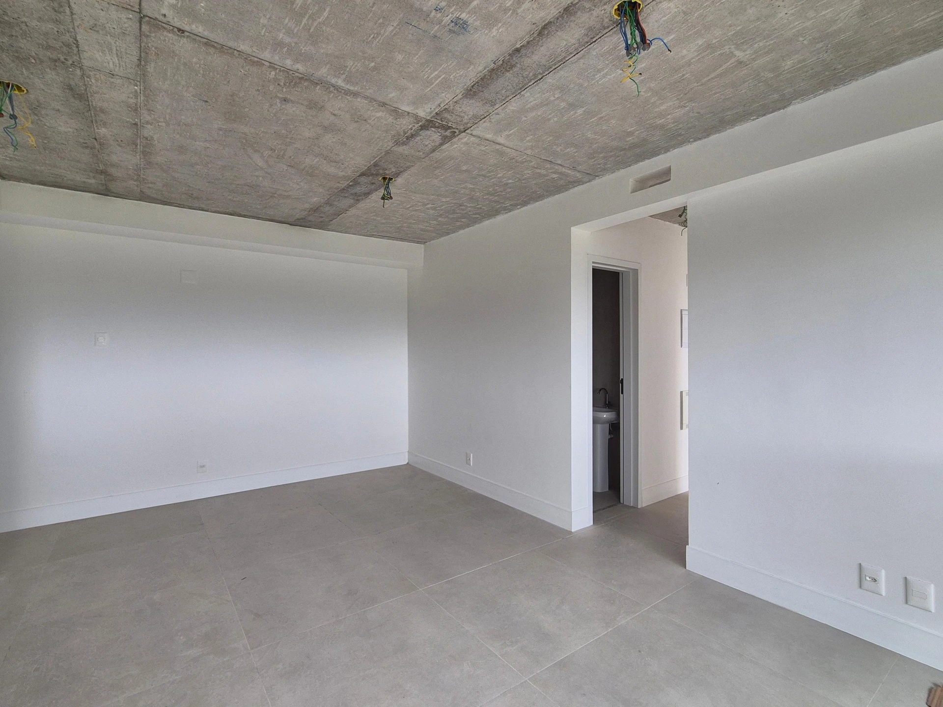 3-bedroom apartment with a mountain view — photo 35