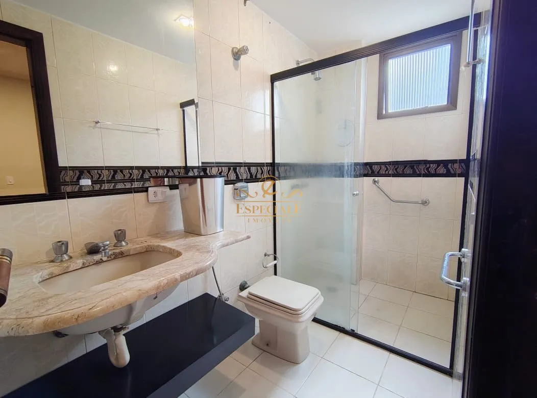 Wood or laminate floors in a 2-bedroom apartment, 70 m² — photo 6