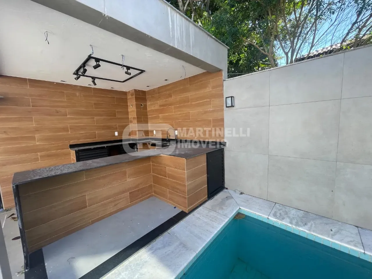House with 4 bedrooms and 5 bathrooms and a separate kitchen — photo 13