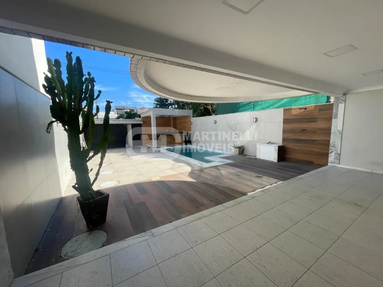 House with 4 bedrooms and 5 bathrooms and a separate kitchen — photo 10