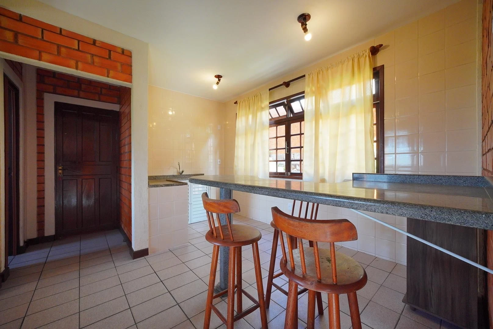 4-bedroom house with a garden — photo 15